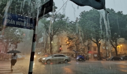 Dự báo thời tiết 29/10: Cảnh báo mưa dông khu vực Hà Nội, Không khí lạnh tăng cường có nơi 17 độ C