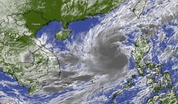 Bão số 10 chuẩn bị đổ bộ miền Trung, Việt Nam có thể đón tiếp bão số 11