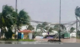 Bão số 10 áp sát đất liền Quảng Ngãi đến Phú Yên gây mưa lớn, gió giật cấp 10 