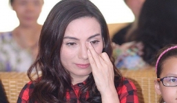 Phi Nhung bật khóc nức nở, thương xót cho thân phận mình