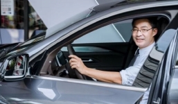 Tin xe hot nhất 17/12: Dấu ấn giúp VinFast thỏa sức sải cánh ra quốc tế, Cận cảnh Ford Everest 2021 mới về Việt Nam