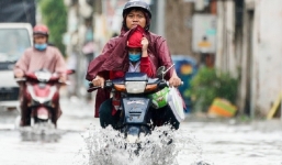 Bão số 14 bất ngờ suy yếu trên biển Đông trước khi vào đất liền, chiều mai Nam Bộ mưa