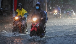 Cập nhật dự báo thời tiết mới nhất 23/12: Bão số 14 Krovanh tan, Nam Bộ vẫn mưa lớn