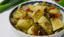 Dưa muối không ngon chỉ vì ai cũng quên một thứ, thêm bước này dưa thơm ngon vàng ruộm