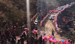 Choáng ngợp với dàn siêu xe lên núi rước dâu, dân làng xôn xao ra xem mặt cô dâu chú rể