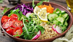 Chi 1,5 tỷ đồng thách 1 người ăn thịt chuyển ăn chay trong vòng 3 tháng 