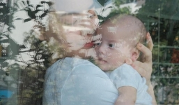 Khoảnh khắc tình mẫu tử tuyệt đẹp của Hồ Ngọc Hà và con gái Lisa