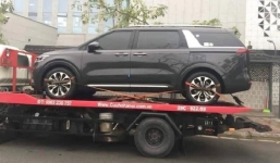 Tin xe hot nhất 2/4: Kia Sedona 2021 đầu tiên về Việt Nam, Yamaha R15 V3.0 có màu mới