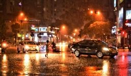 Bản tin dự báo thời tiết đêm nay, ngày mai 4-5/4: Mưa dông vào đêm và sáng sớm ở Hà Nội