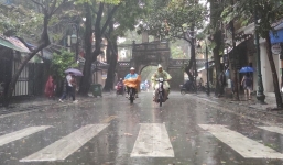Dự báo thời tiết 23/7: Hà Nội tiếp tục mưa to gió lớn, kèm dông lốc