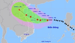 Tin bão mới nhất: Bão số 5 thay đổi hướng đi, lệch xuống Huế - Đà Nẵng