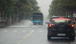 Bão số 5 suy yếu thành áp thấp nhiệt đới, gây mưa lớn cho Đà Nẵng đến Bình Định