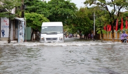 Cập nhật mới nhất về cơn bão số 6: Bão gây mưa rất to từ Quảng Trị đến Bình Định