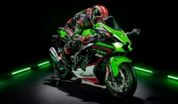 Tin xe hot nhất 2/10: Ninja H2 Carbon được mở bán; Lộ ngày ra mắt Kia Carnival 2022