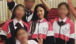 Ngỡ ngàng trước vẻ đẹp 'băng thanh ngọc khiết' thời trung học của nữ idol Kpop