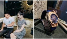 Hòa Minzy chi tiền tỷ tậu đồng hồ hàng hiếm tặng bạn trai thiếu gia