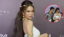 Hóa thân thành 'nữ thần', Ngọc Trinh gặp khổ sở trong gang tấc vì chiếc váy phản chủ