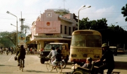 Hồi tưởng lại mùa xuân của Thủ đô năm 1990 thông qua những bức ảnh nhuốm màu thời gian