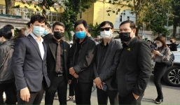 Đăng ảnh bên dàn soái ca áo đen của Táo Quân, Xuân Bắc kêu gọi phòng dịch dịp nghỉ lễ