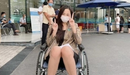 Đang yên đang lành, Mai Phương Thúy bất ngờ đăng ảnh ngồi xe lăn khiến dàn sao Việt lo lắng