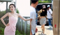 Dương Mịch lộ diện gầy gò đến mức sợ tuột chun quần, đôi chân khẳng khiu như đứng không vững