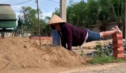 Trường Giang thất nghiệp mùa dịch, chuyển sang lao động tay chân khiến Nhã Phương xót xa