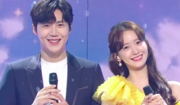 Yoona bị đào lại khoảnh khắc tình tứ bên Kim Seon Ho sau khi 'dứt tình' với Lee Jong Suk