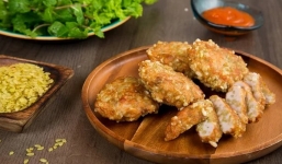 Chỉ 30 phút vào bếp có ngay món chả cốm thơm ngon đưa miệng, đậm đà hương vị mùa thu