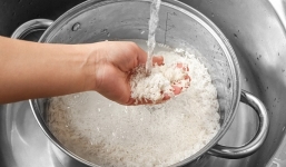 4 thói quen vo gạo có thể gây ung thư mà 90% bà nội trợ đều mắc phải