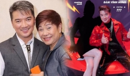 Đàm Vĩnh Hưng thoải mái tình tứ bên người phụ nữ bí ẩn, danh tính gây ngỡ ngàng