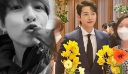 Song Joong Ki đầu tóc rũ rượi, công khai thắm thiết bên một nhân vật đặc biệt