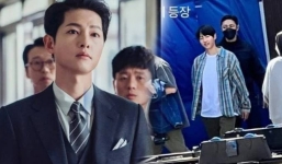 3 năm ly hôn Song Hye Kyo, Song Joong Ki bất ngờ lộ diện với ngoại hình 'trẻ trâu' chưa từng thấy
