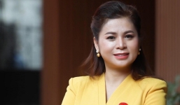 Doanh nhân Lê Hoàng Diệp Thảo gây 'bão' mạng với khoảnh khắc nhận vinh dự đặc biệt