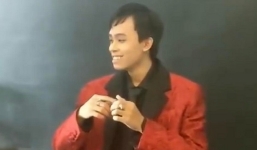 Khoảnh khắc quay lén Hồ Văn Cường chụp ảnh, biểu cảm khác xa ảnh tự đăng