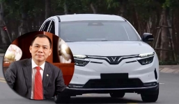 Tỷ phú Phạm Nhật Vượng có trải nghiệm cầm lái xe 'cưng' không để đặc biệt hơn