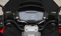 Honda SH 150i bỗng 'vô hình' khi mẫu xe vừa hầm hố lại 'sang xịn mịn' này trình làng