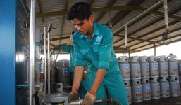 Giá gas lại bất ngờ tăng lên gần 60.000 đồng/bình 50kg