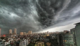 Tin gió mùa Đông Bắc: Cảnh báo mưa dông khu vực Hà Nội 