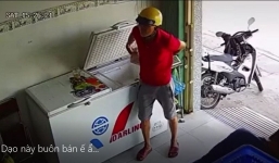 Clip bắt quả tang người đàn ông 'chôm' đồ đông lạnh giấu vào cạp quần gây 'bão' mạng