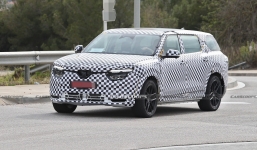 VinFast VF9 lộ diện trên đường phố châu Âu, ngoại hình tựa 'anh em một nhà' VF8 