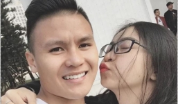 Ngay trước trận gặp Philippines, bạn gái Quang Hải tung ảnh bikini nóng bỏng