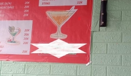 Muốn xin pass wifi, cô gái phì cười vì ngước lên thấy pass… tìm vợ