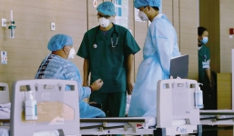 Có tiền cũng không được tiêm vacxin Covid-19, 2 vợ chồng đại gia giả dân nghèo đi ‘đường tắt’ 