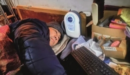 Người đàn ông nằm liệt giường 30 năm lại có thể giúp đỡ 300 thi hài đoàn tụ gia đình