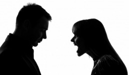 Người phụ nữ ghen ‘tanh bành’ với chính mình hồi trẻ khiến chồng suýt ‘quy tiên’