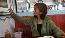 Cuộc sống cơ cực khó ngờ bên Mỹ của nữ ca sĩ hải ngoại nổi tiếng một thời