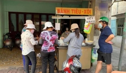 Quán bánh tiêu ‘vừa dọn đã hết hàng’ có gì đặc biệt mà đầy ắp người mua?