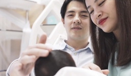 Đông Nhi bất ngờ khoe hình con gái Winnie lúc 1 tuần tuổi, CĐM khen ‘chuẩn nóc nhà’ của Ông Cao Thắng