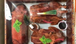 ‘Sôi động’ dịch vụ cúng vàng mã set buffet lẩu, gửi cả khẩu trang xuống âm ti: Tín tâm hay hủ tục?