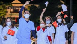 Hết 34 ngày cách ly XH, dân Hải Dương 'vỡ òa' hạnh phúc, hát vang ‘Như có Bác Hồ trong ngày vui đại thắng’